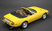 Ferrari 365 GTS/4 Daytona Spider 1:24